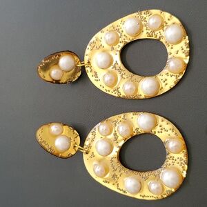 Hand-made Hand Crafted Synthetic Pearl Vibes Resin Earrings New